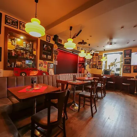 Landgasthof Franz Josef ゲストハウス シュトラスヴァルヘン